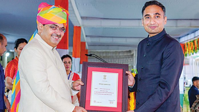 IAS Gaurav Agrawal gets felicitated on Independence Day