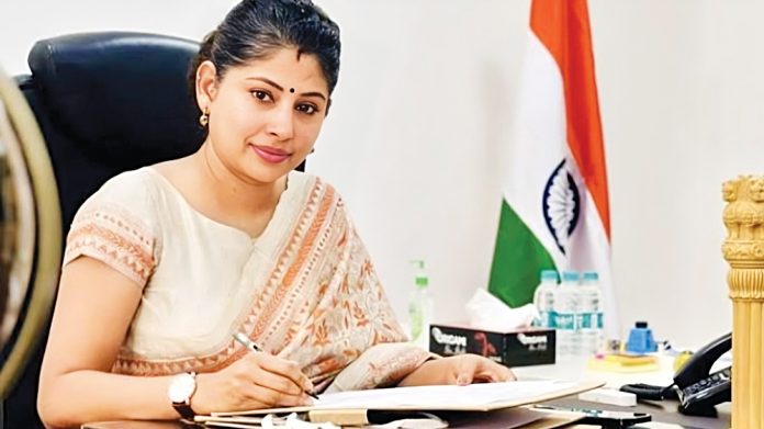 IAS Smita gets relief, HC quashes PIL